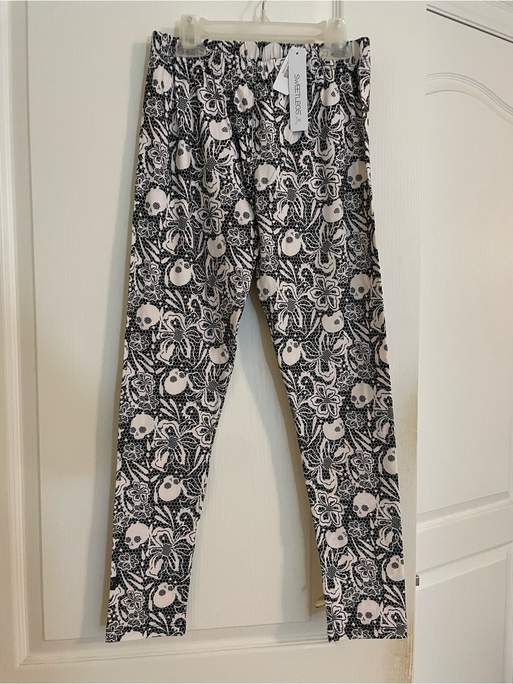 Sweet Dreams Black & White Floral Skull Leggings for Women